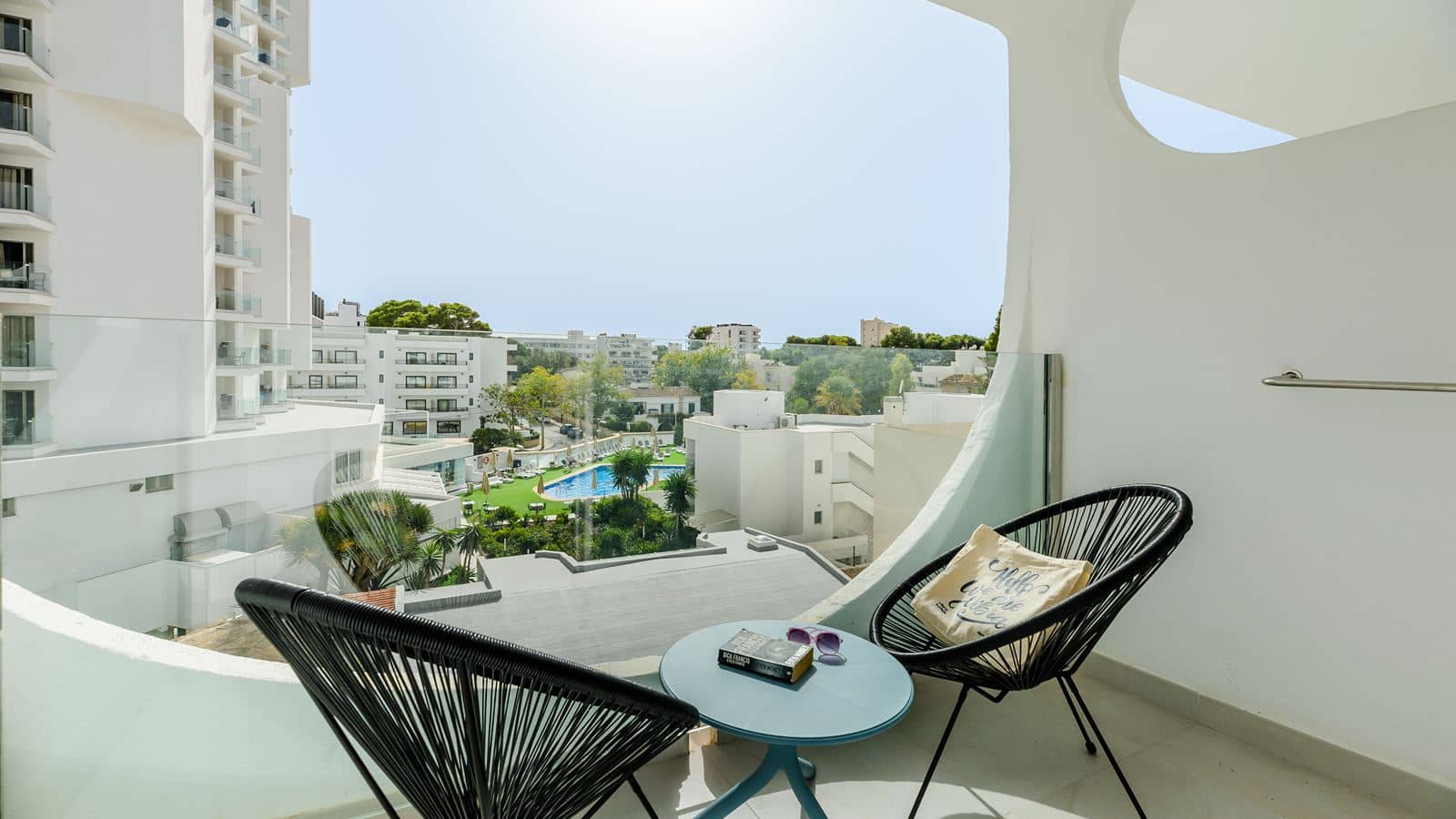 rooms-twin-room-balcony-or-terrace