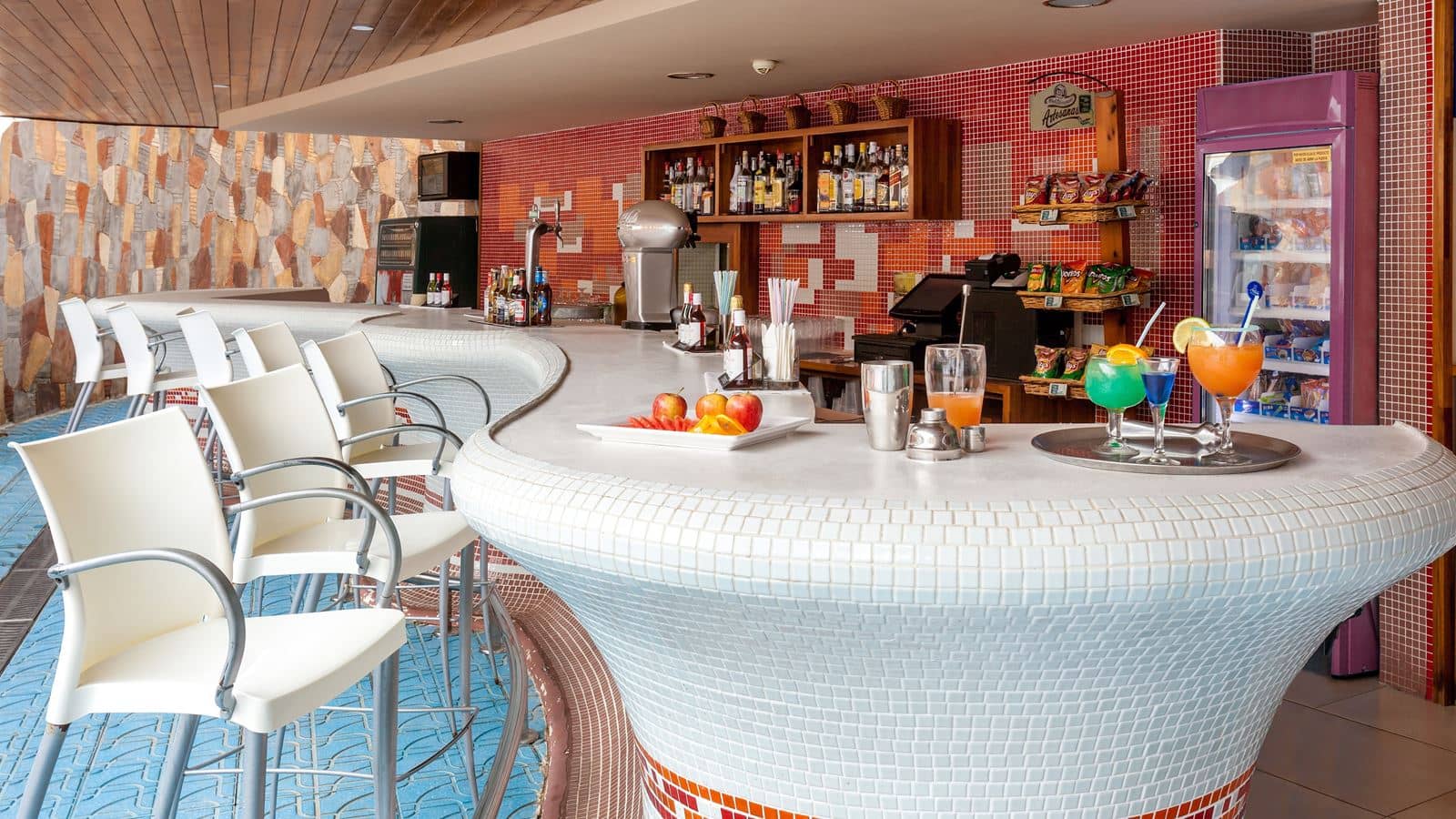 restaurants-pool-bar