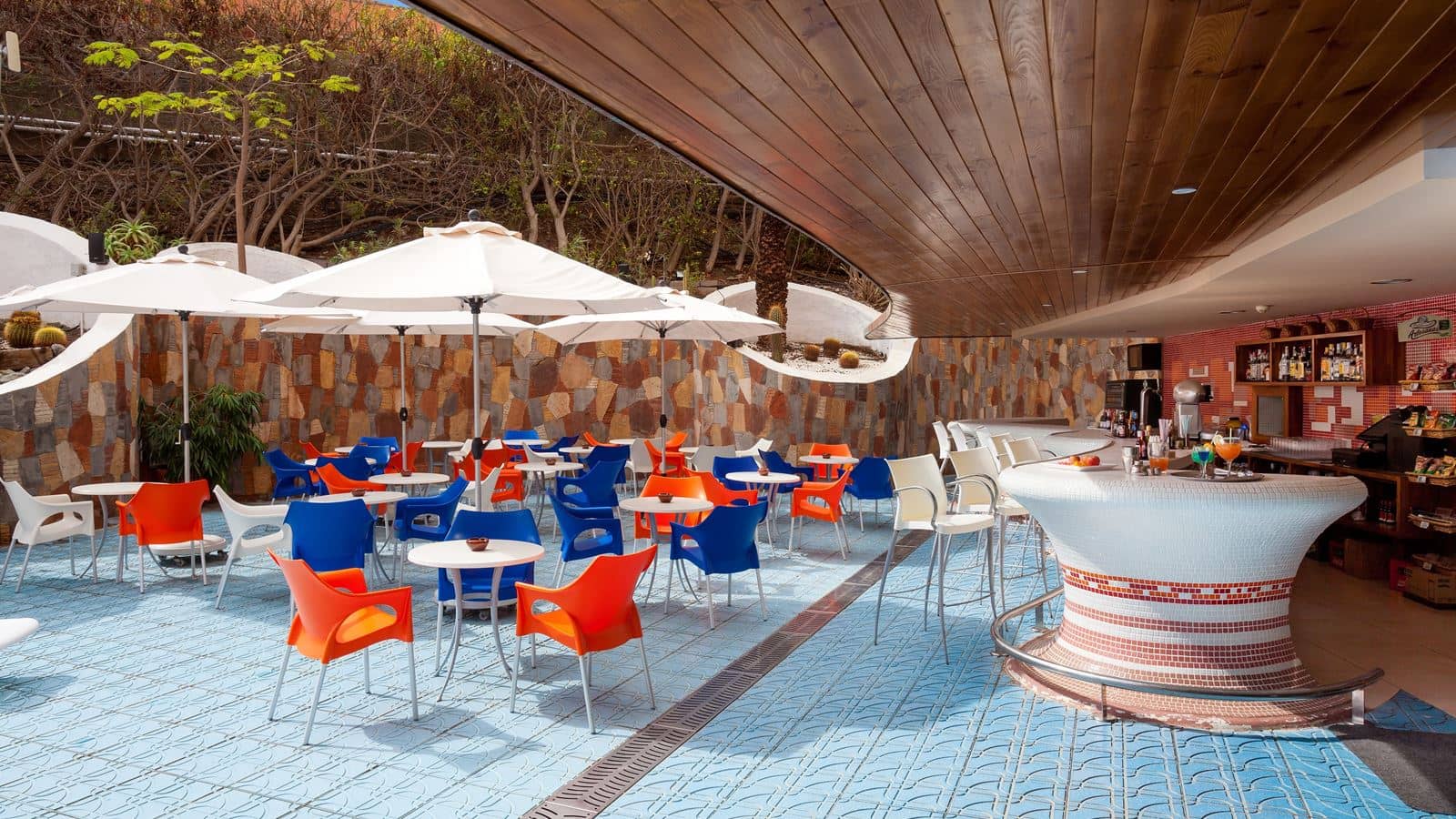 restaurants-pool-bar