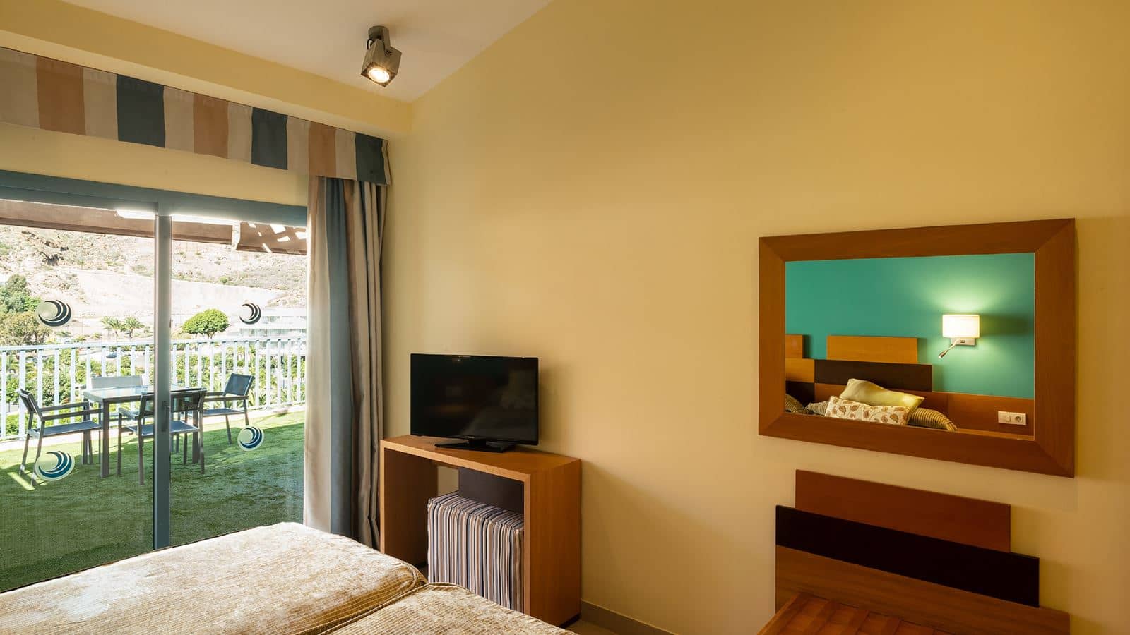 rooms-1-bedroom--apartment-superior-with-balcony-or-terrace