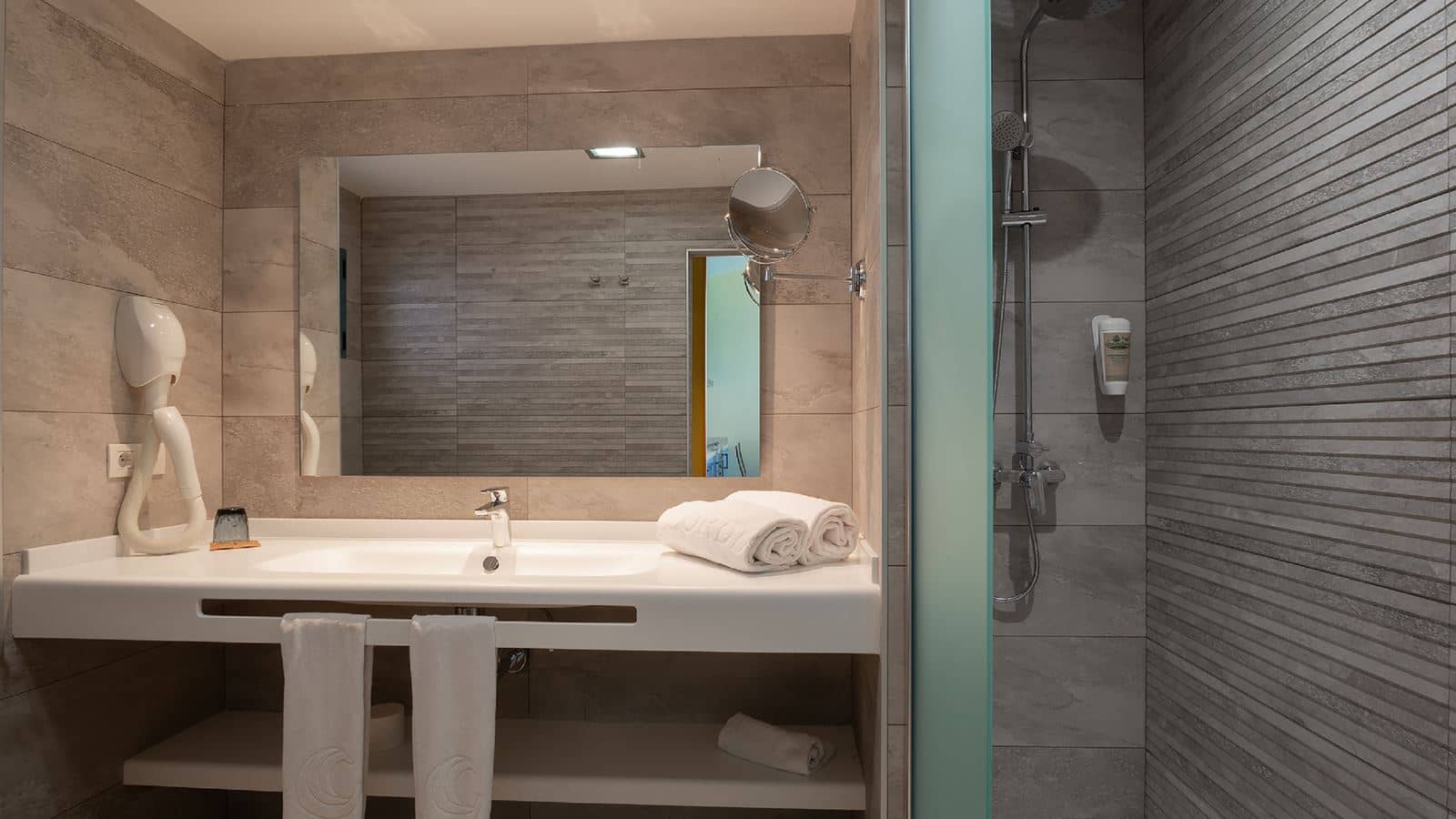 rooms-2-bedroom-apartment-superior-with-balcony
