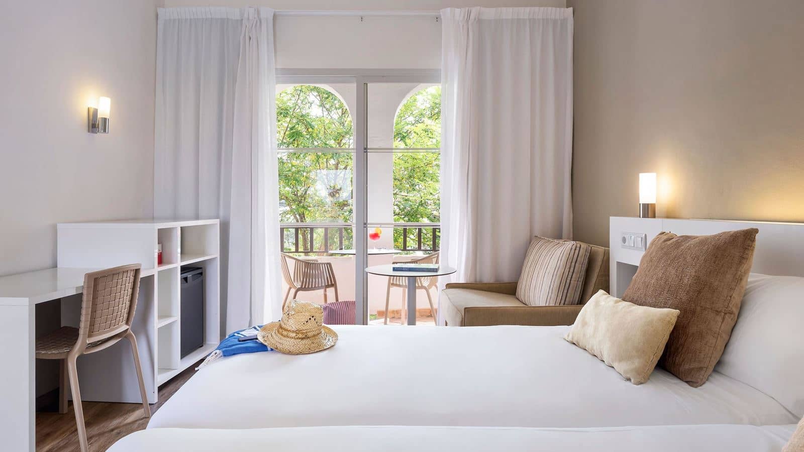 rooms-double-room-balcony-or-terrace