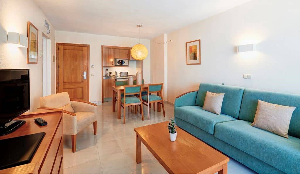 rooms-apartment-1-bedroom-balcony