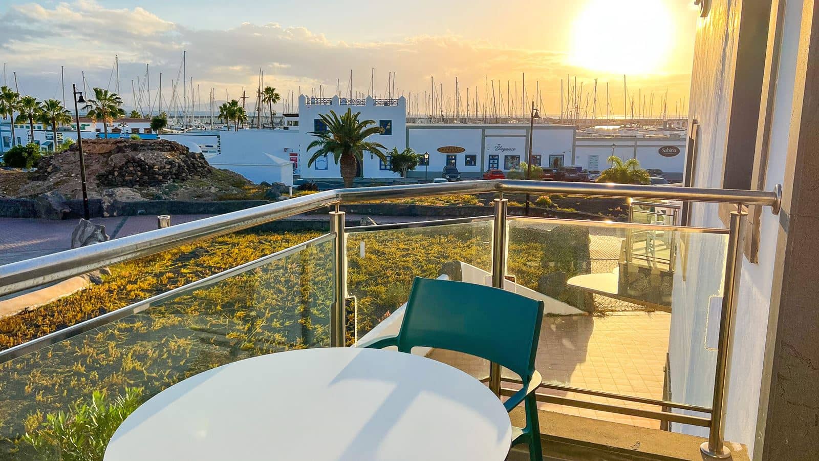rooms-one-bedroom-apartment-balcony