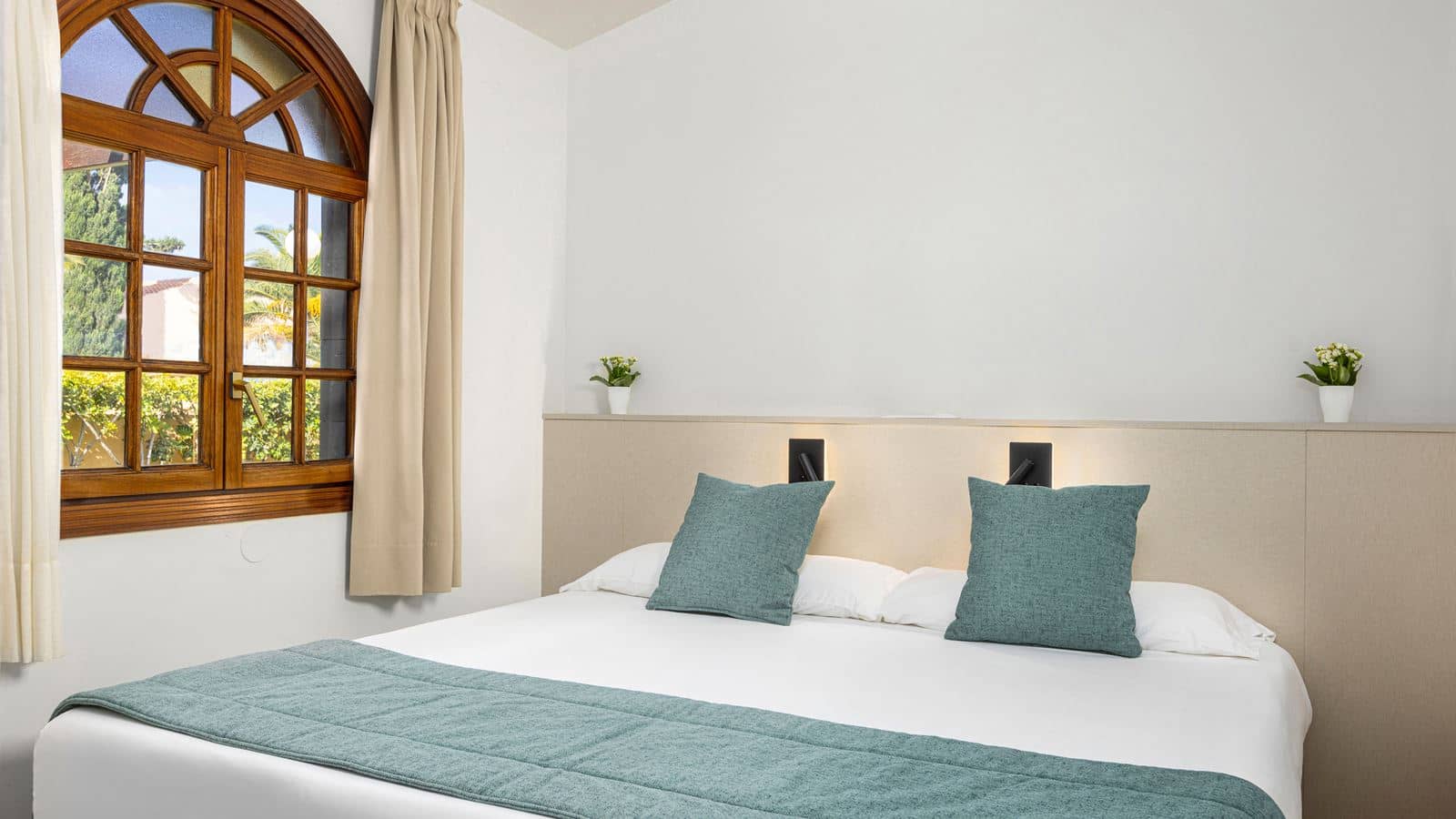 rooms-2-bedrooms-bungalow-with-terrace