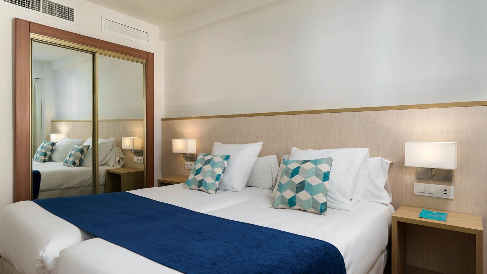 rooms-junior-suite-balcony-or-terrace