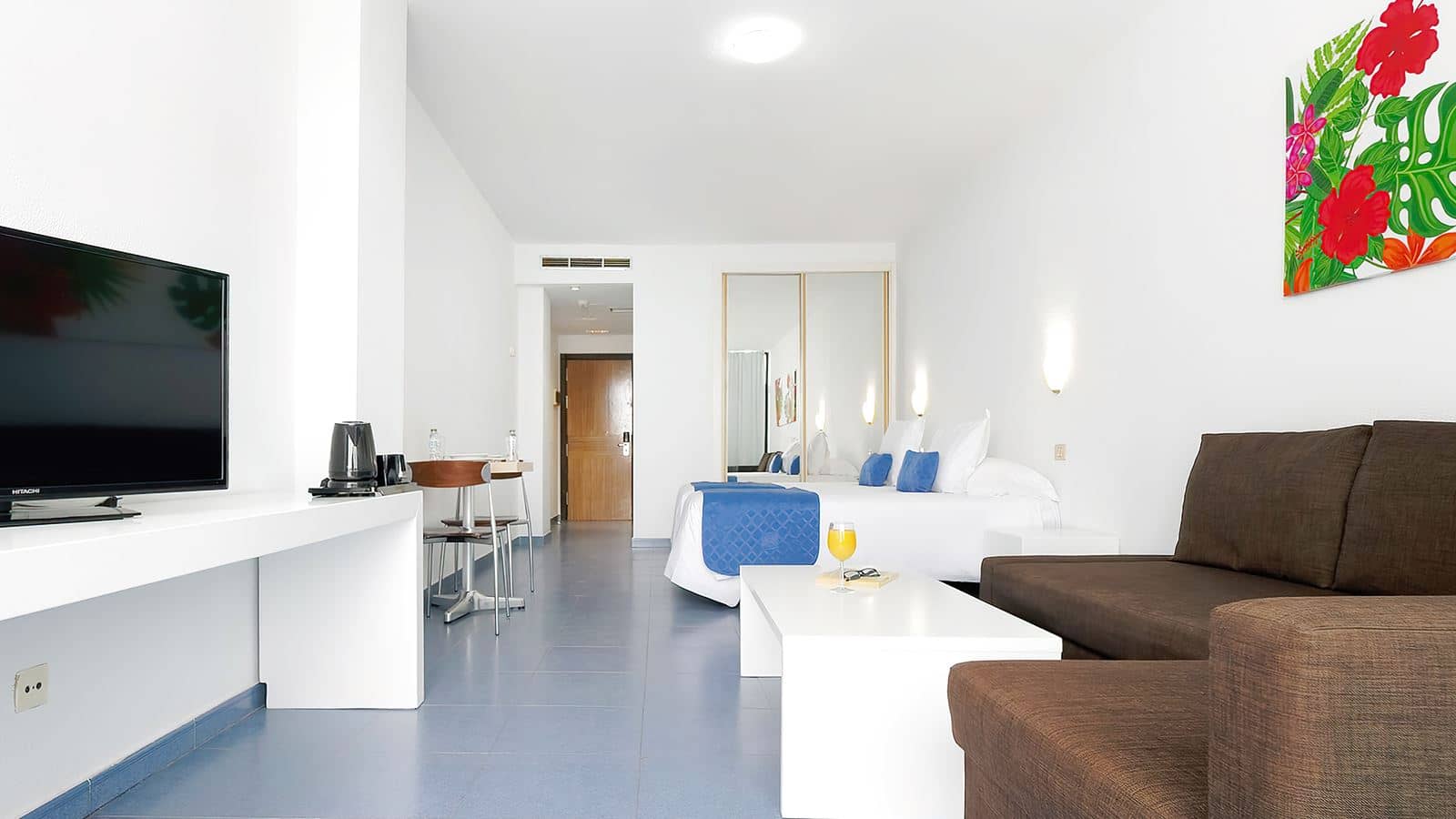 rooms-studio-balcony-or-terrace