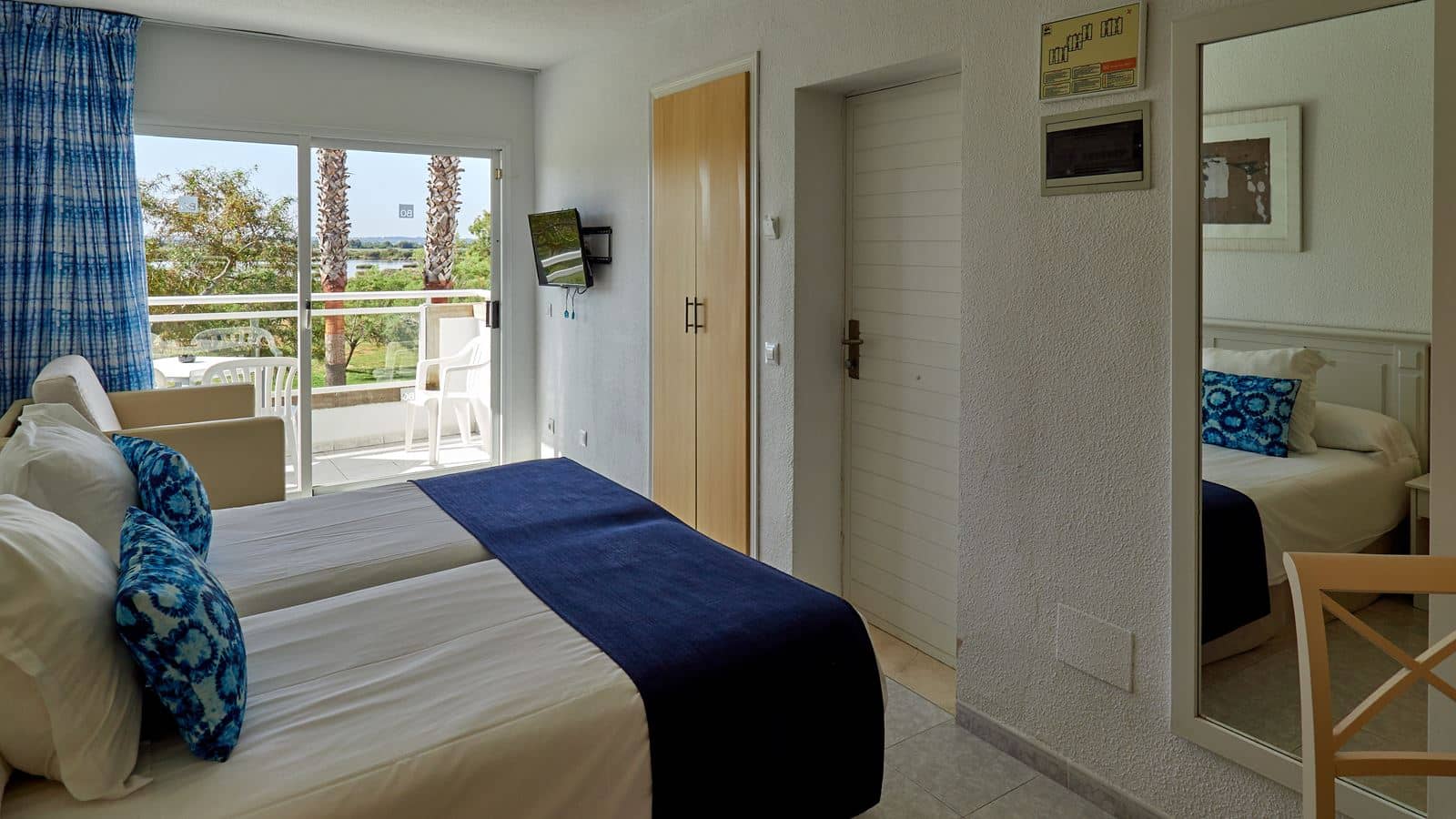 rooms-db--double-twin-room-balcony-or-terrace