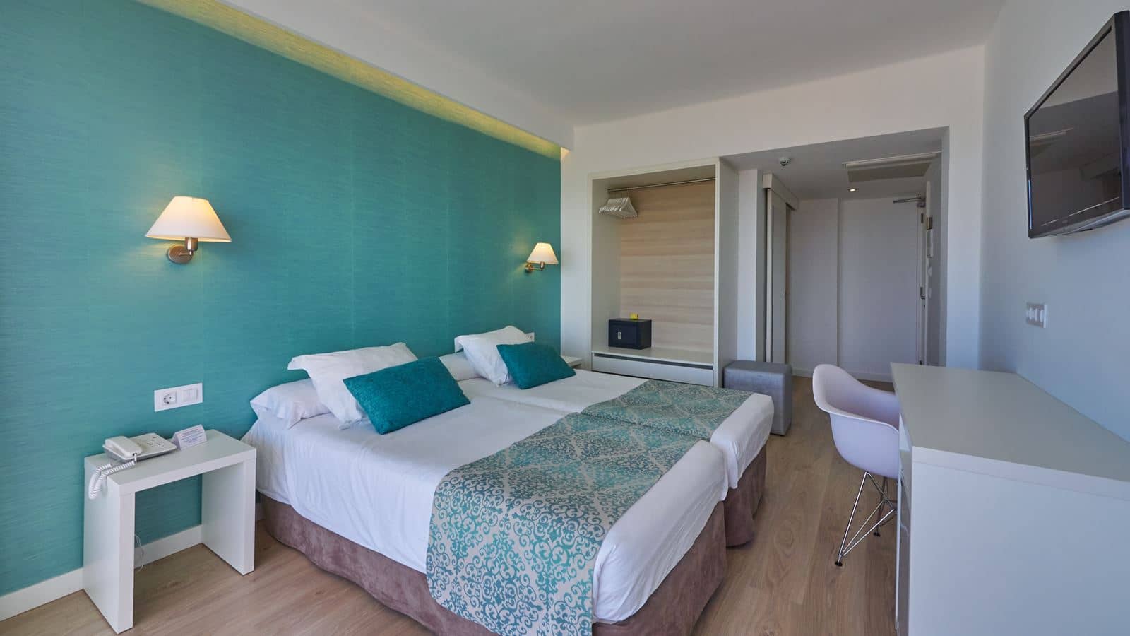 rooms-double-single-use-room-balcony-or-terrace