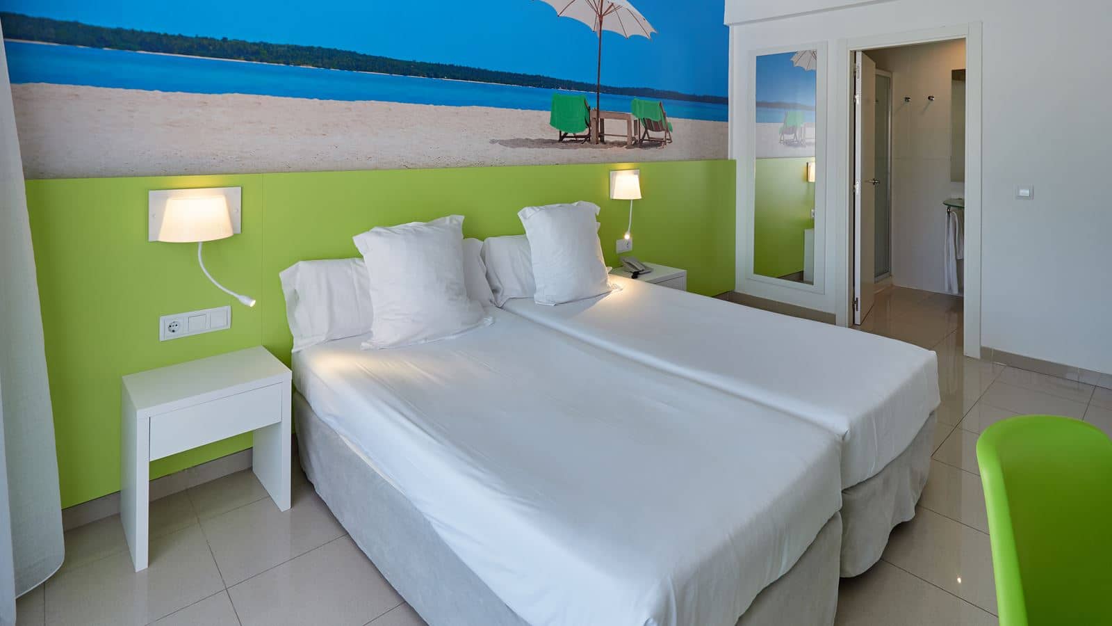 rooms-db--twin-room-balcony-or-terrace