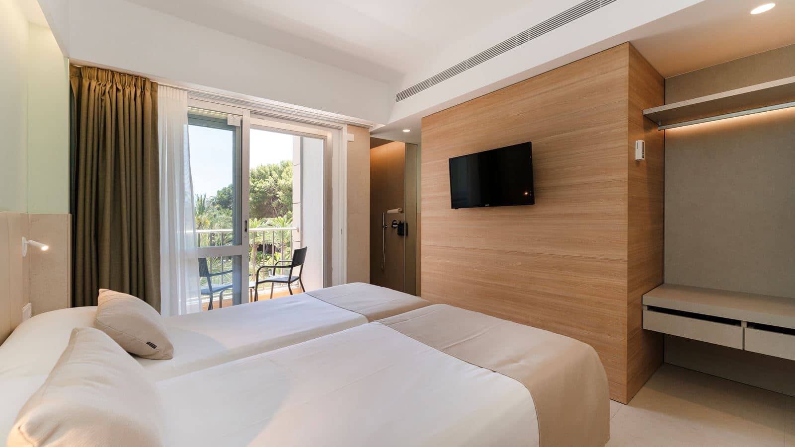 rooms-dp-twin-room-pool-view-balcony-or-terrace