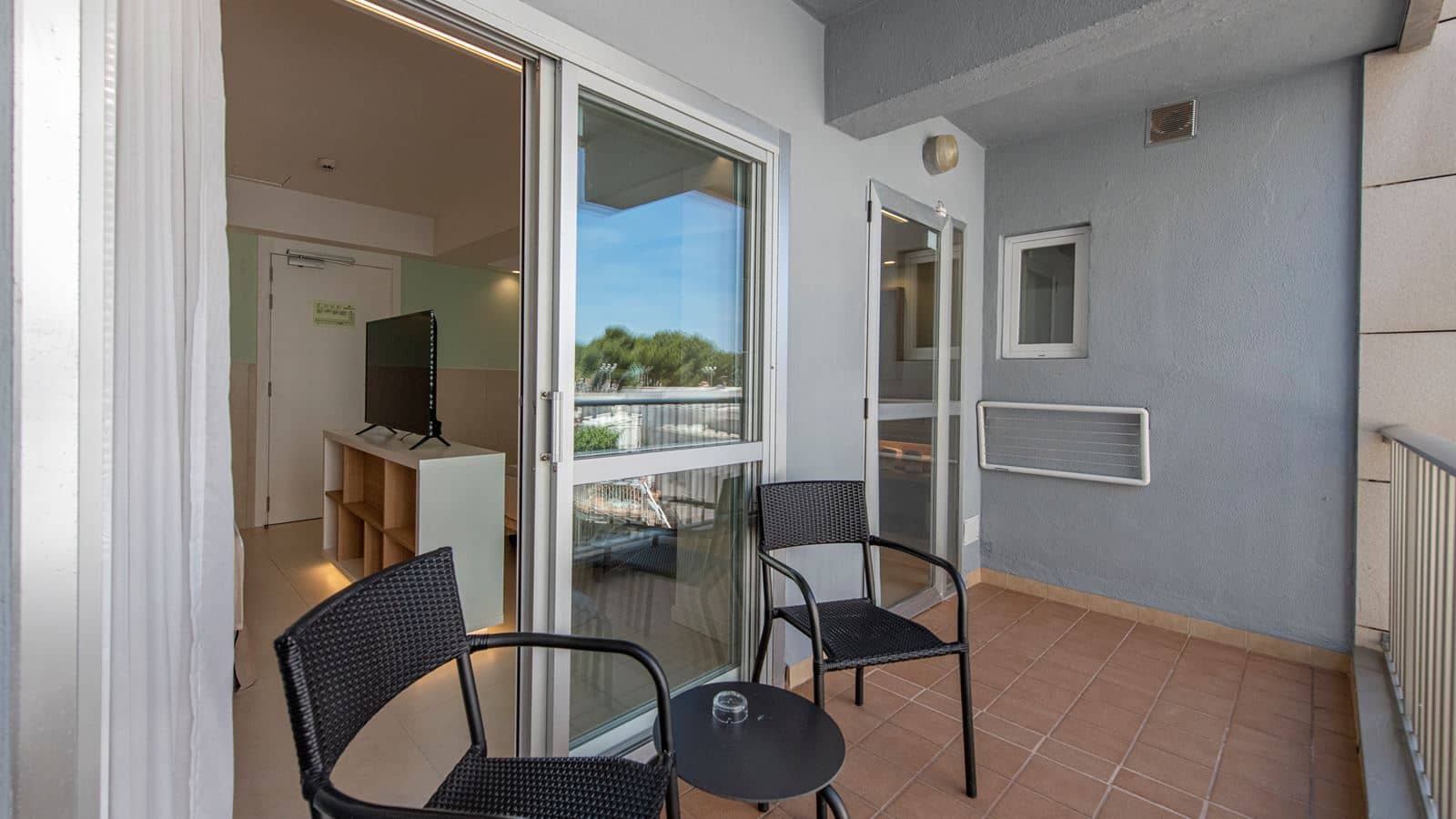 rooms-fa-family-room-balcony-or-terrace