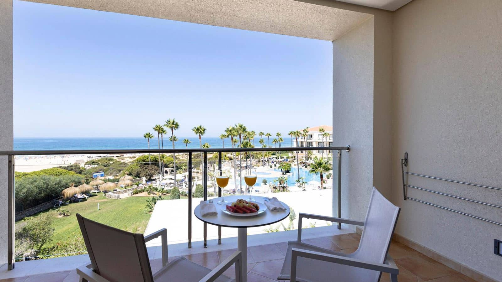 rooms-junior-suite-side-sea-view