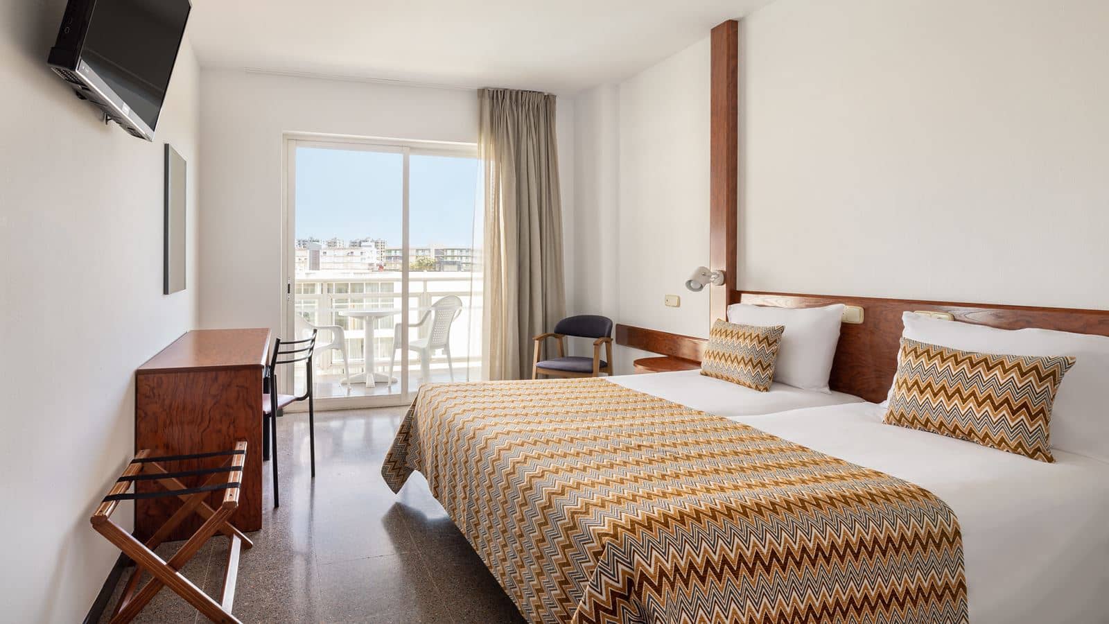 rooms-pool-view-room