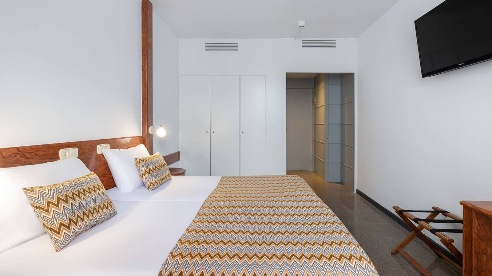 rooms-pool-view-room