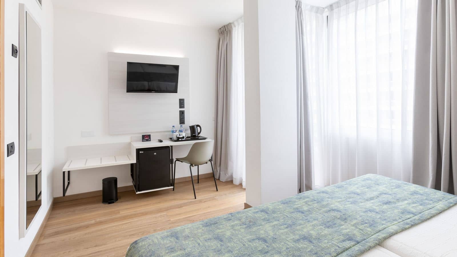 rooms-family-room-balcony-or-terrace