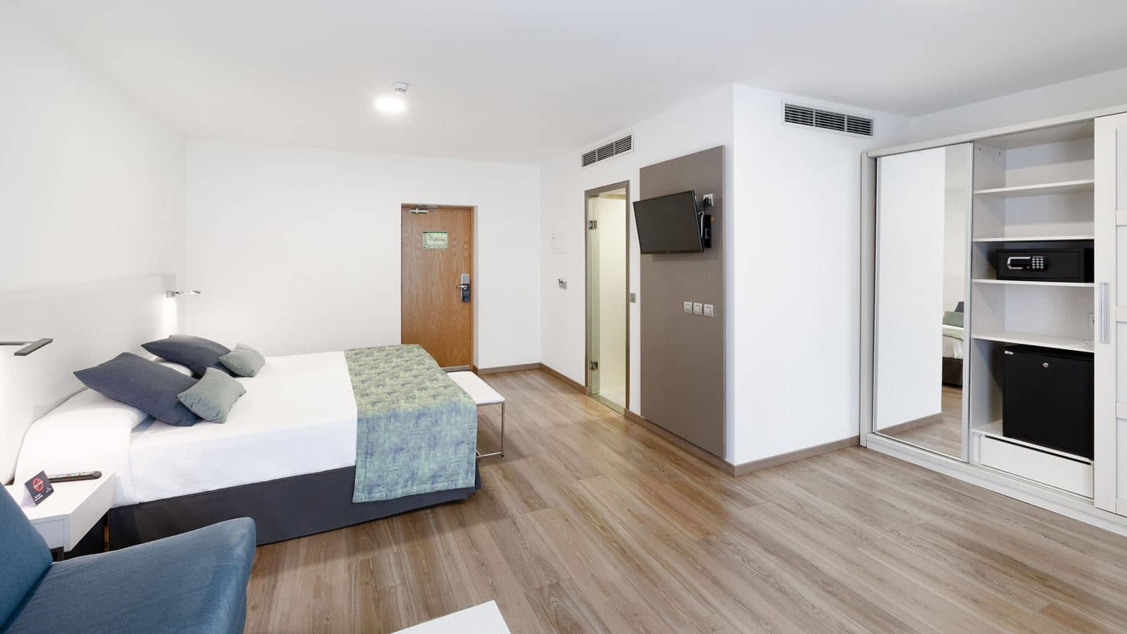 rooms-family-room-balcony-or-terrace