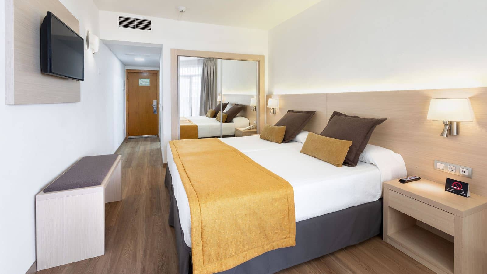 rooms-club-alexandre-sea-view-balcony-or-terrace