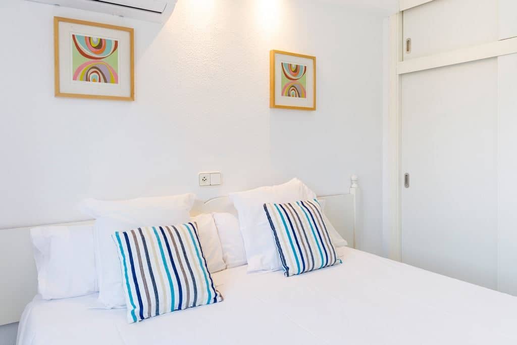 rooms-suite-pool-view