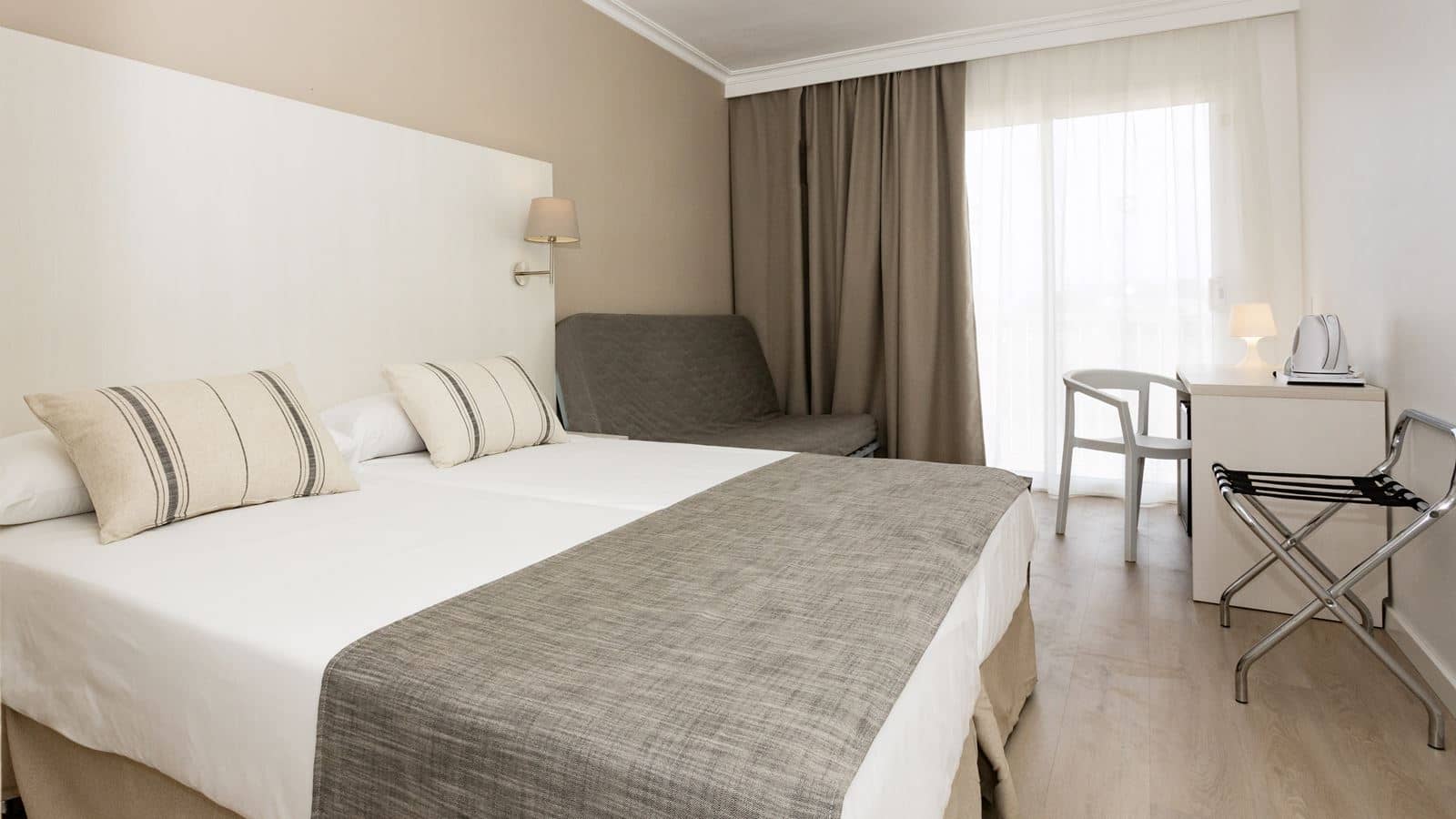 rooms-twin-balcony