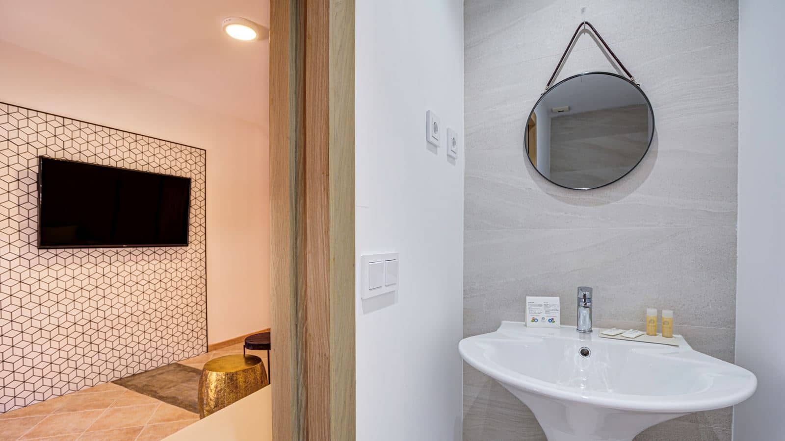 rooms-apartment-one-bedroom-family