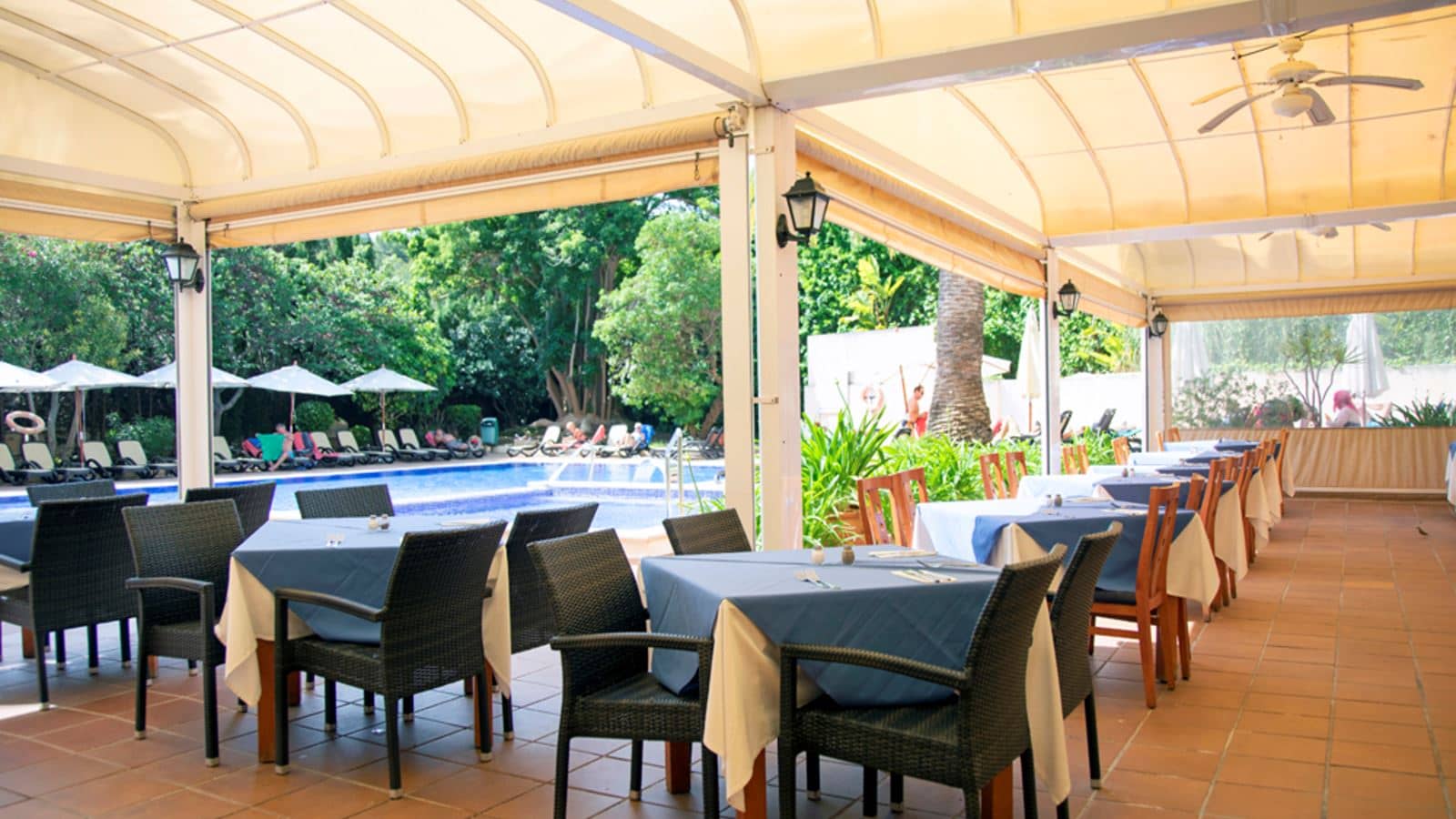restaurants-restaurant-1