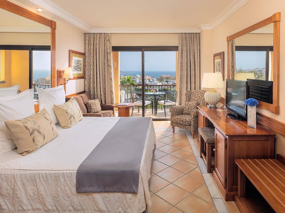 rooms-royal-suite-balcony