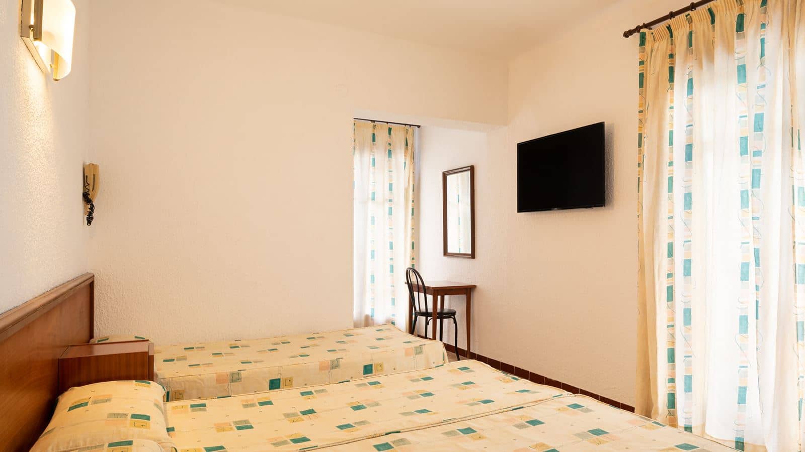 rooms-quad-balcony-or-terrace