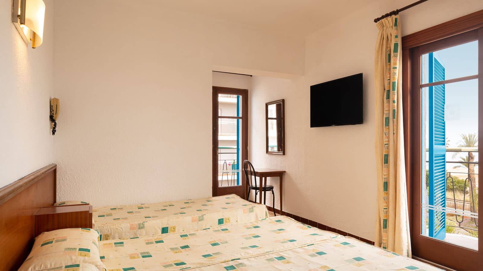 rooms-quad-balcony-or-terrace