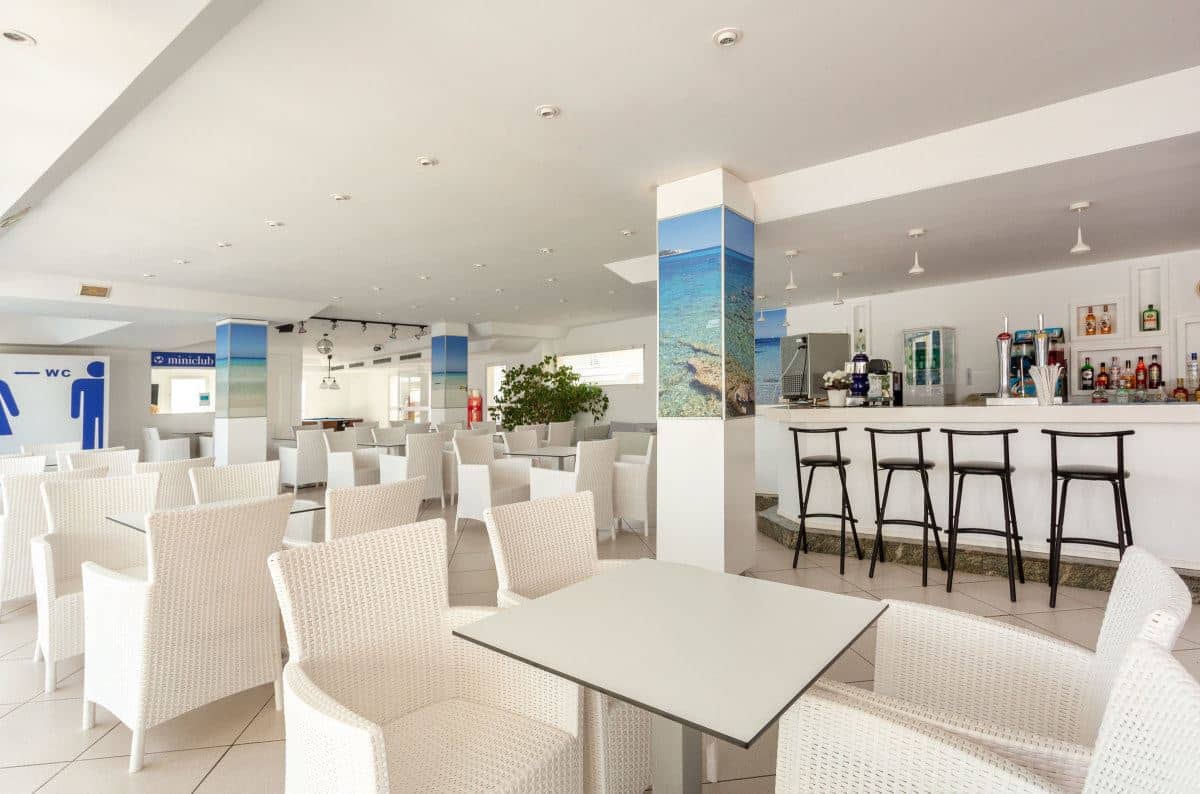 bars-poolside-snack-bar