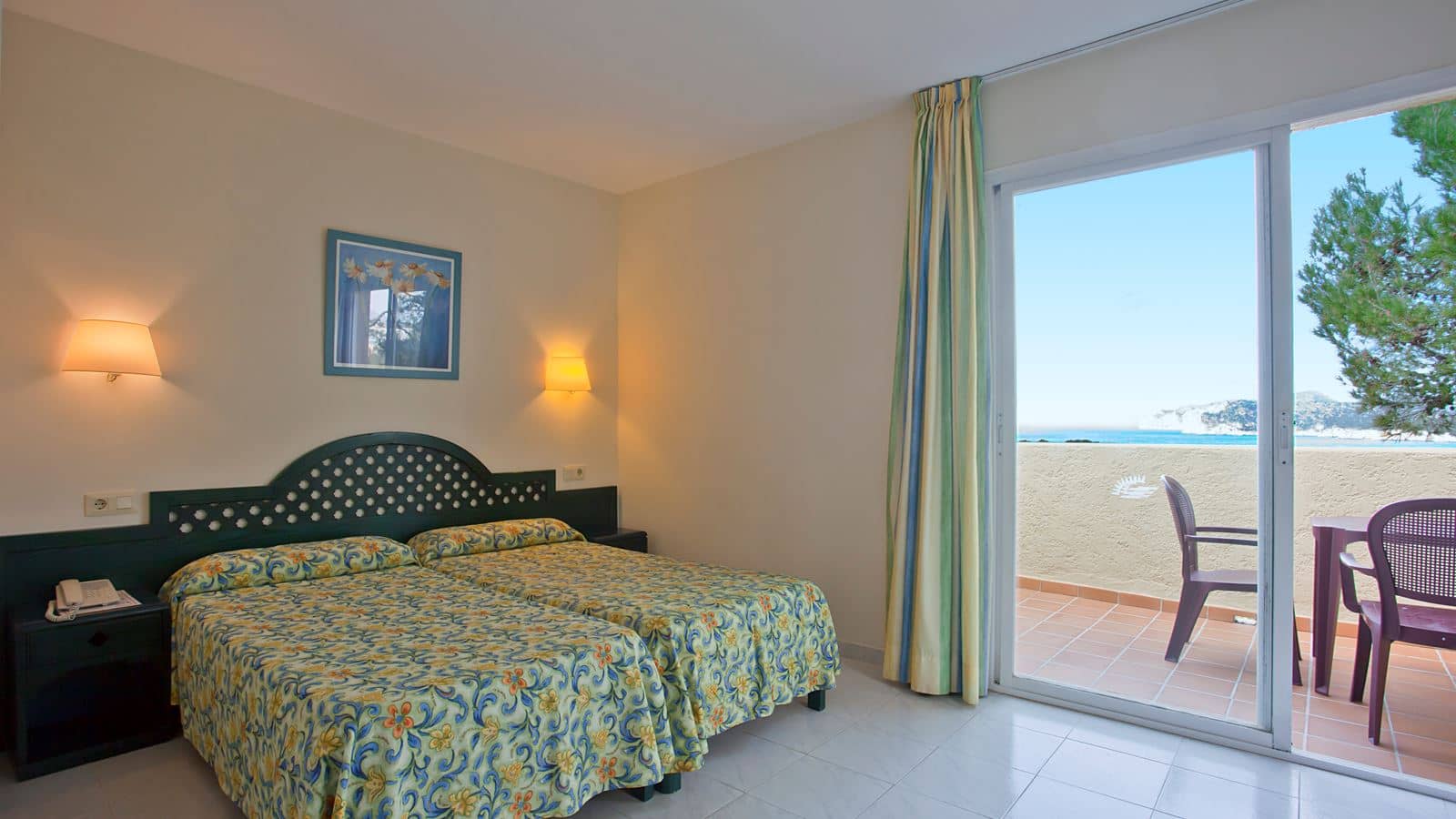 rooms-standard-apartment-balcony-or-terrace