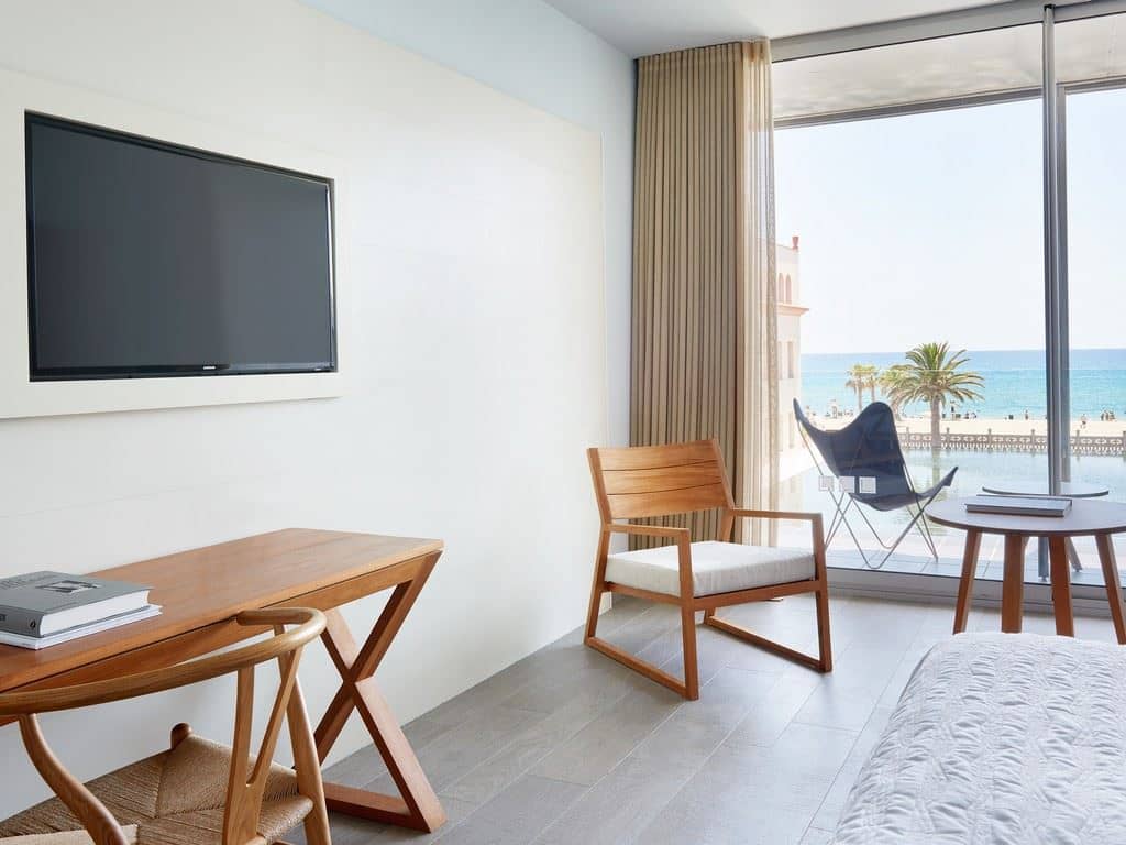 rooms-deluxe-room-lateralseaview-balcony-or-terrace
