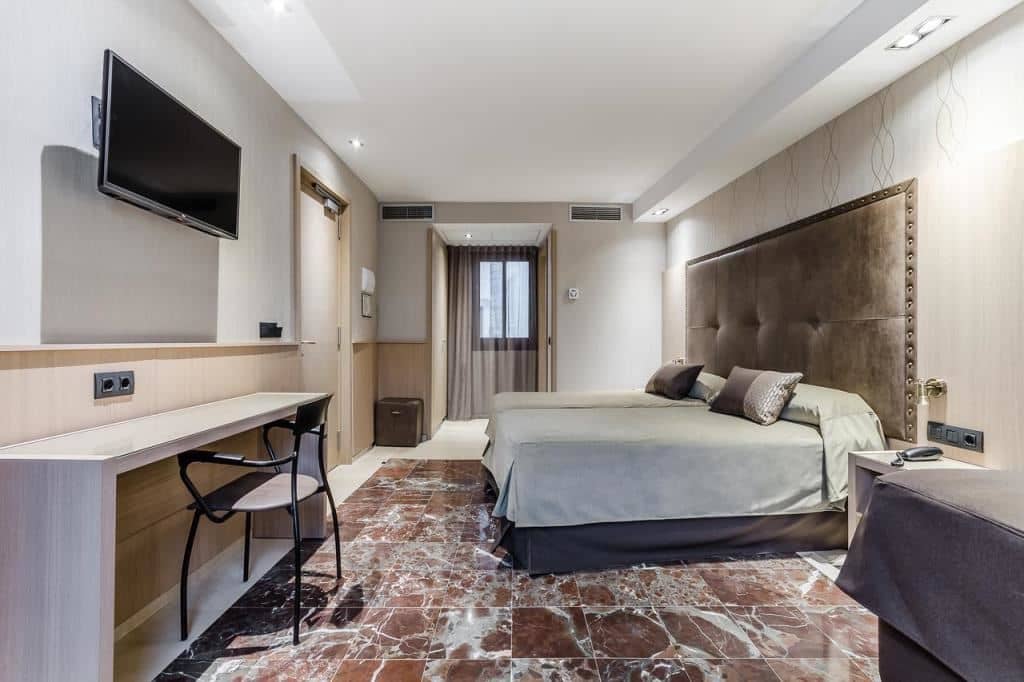 rooms-triple-room