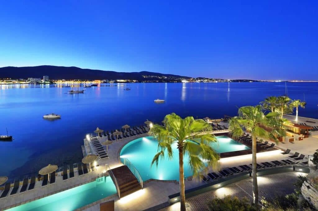 pools-outdoor-pool