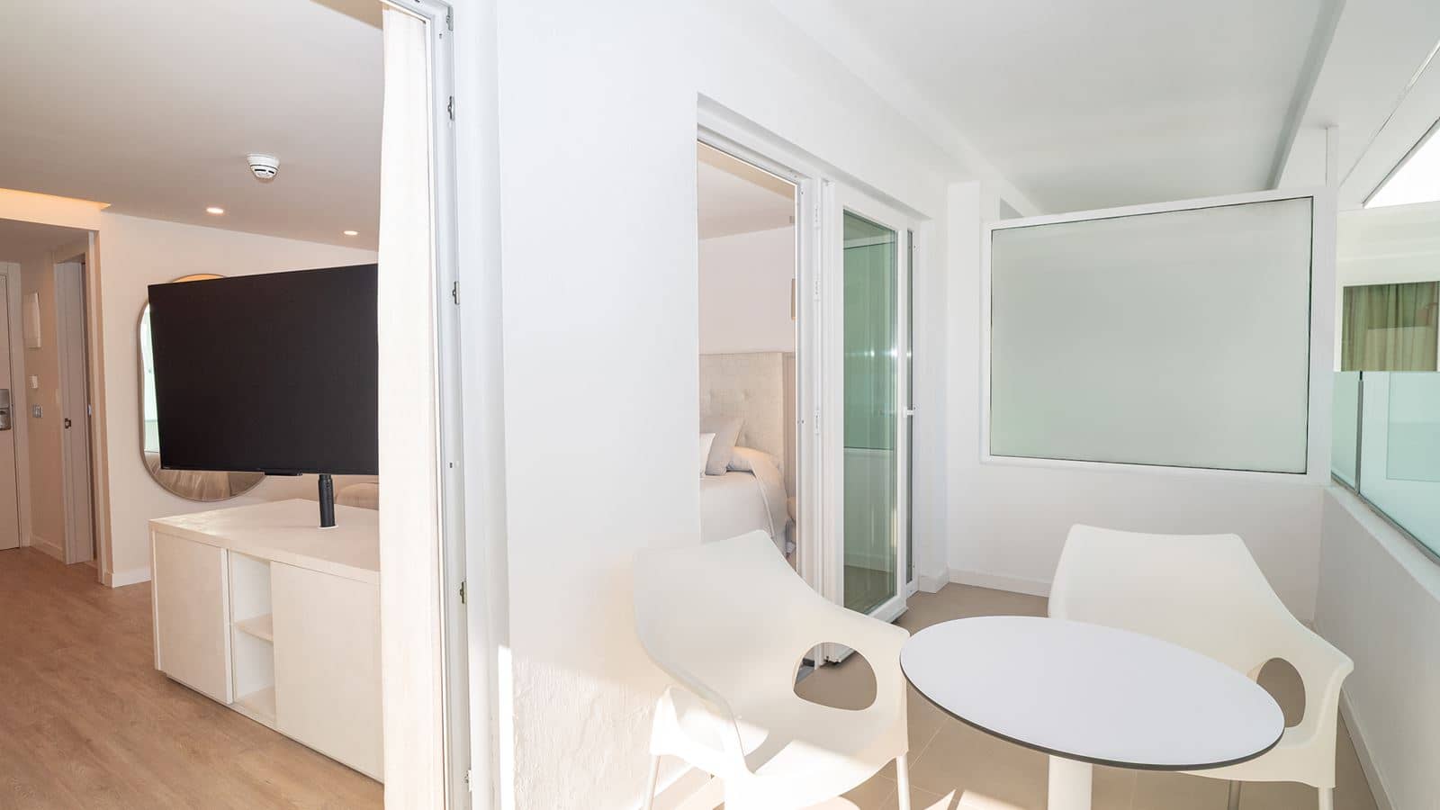 rooms-junior-suite-with-balcony-or-terrace
