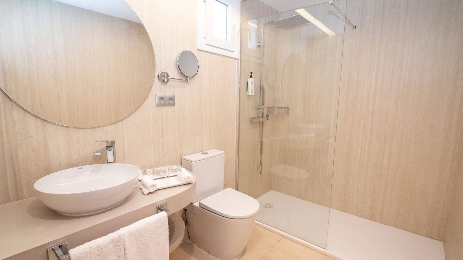 rooms-junior-suite-with-balcony-or-terrace