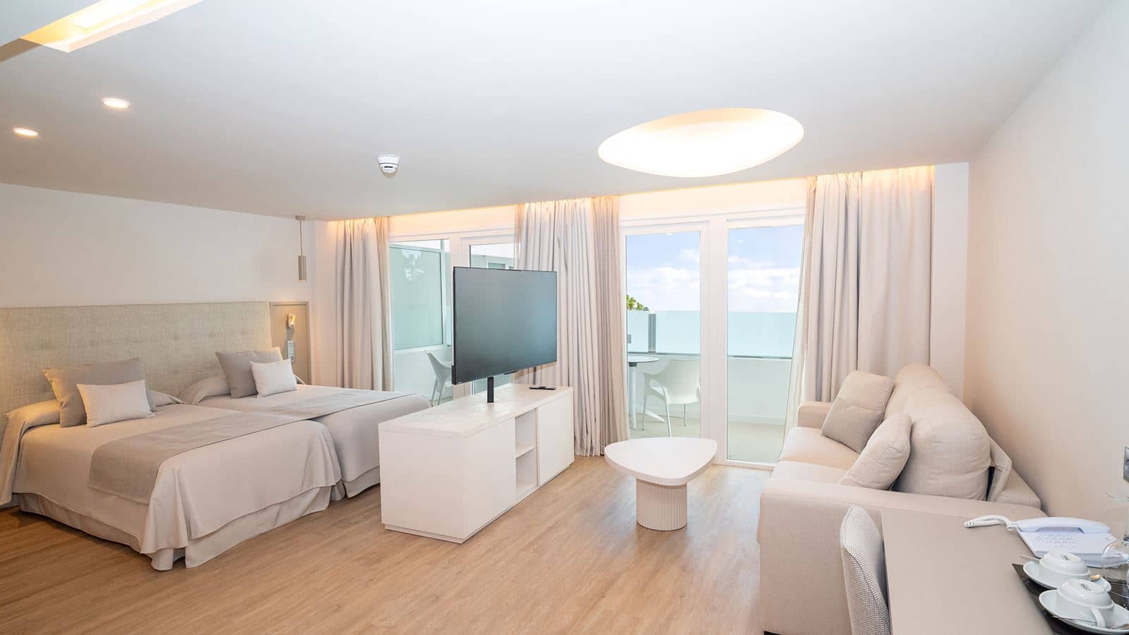 rooms-junior-suite-with-balcony-or-terrace