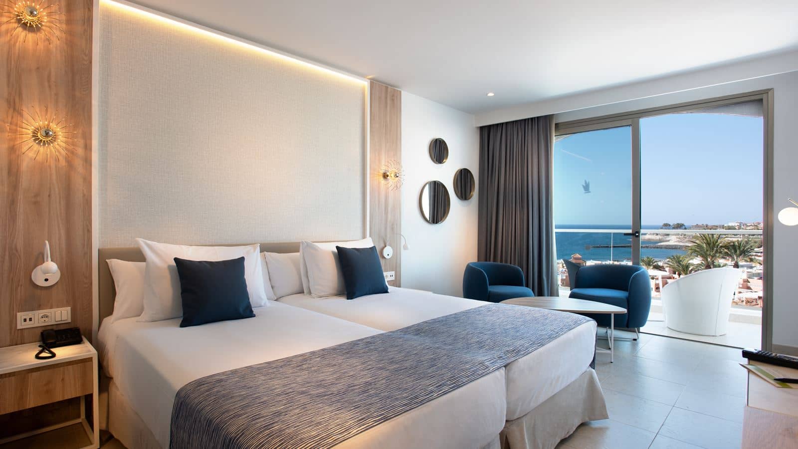 rooms-standard-room-lateral-sea-view-with-balcony-or-terrace