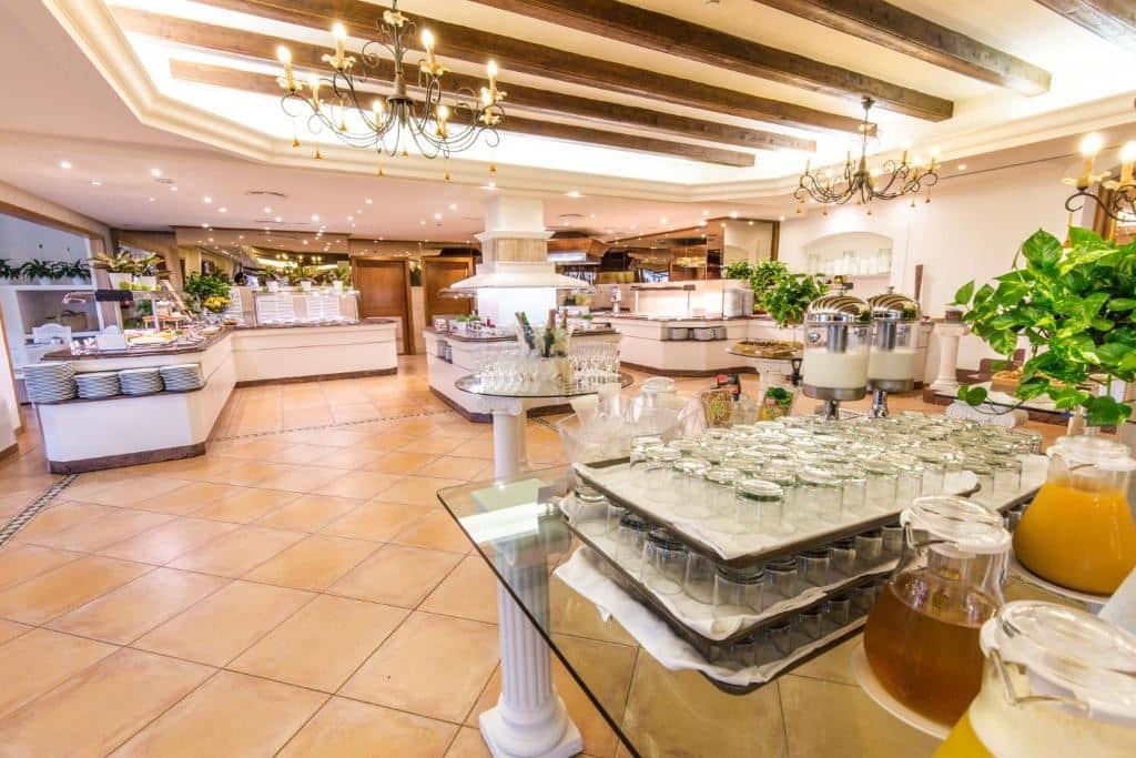 restaurants-restaurant