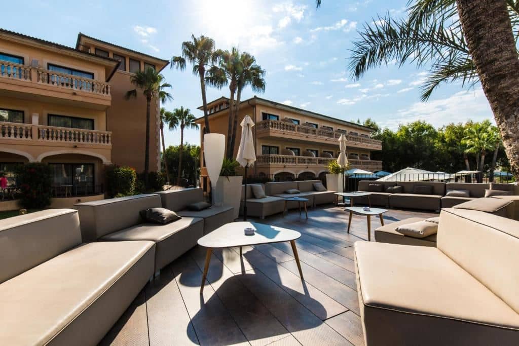 restaurants-pool-bar