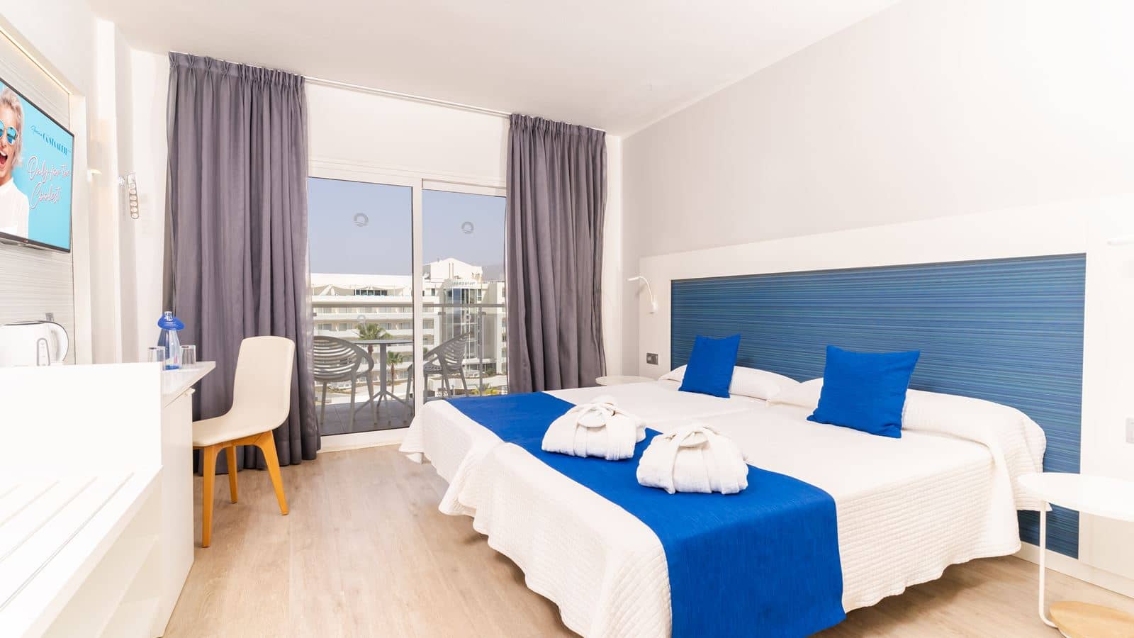 rooms-double-superior-room-with-side-sea-view-and-balcony-doble-superior-vista-mar-lateral--dsv