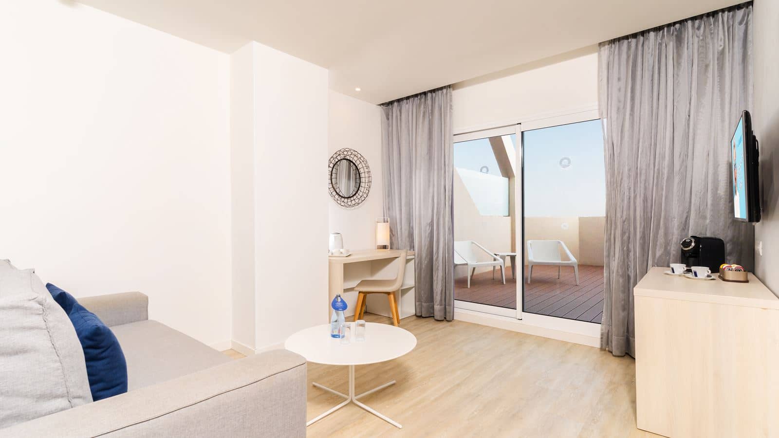 rooms-1-bedroom-excellence-suite-with-panoramic-view-and-sea-view-with-balcony-suite-excellence-vista-panoramica