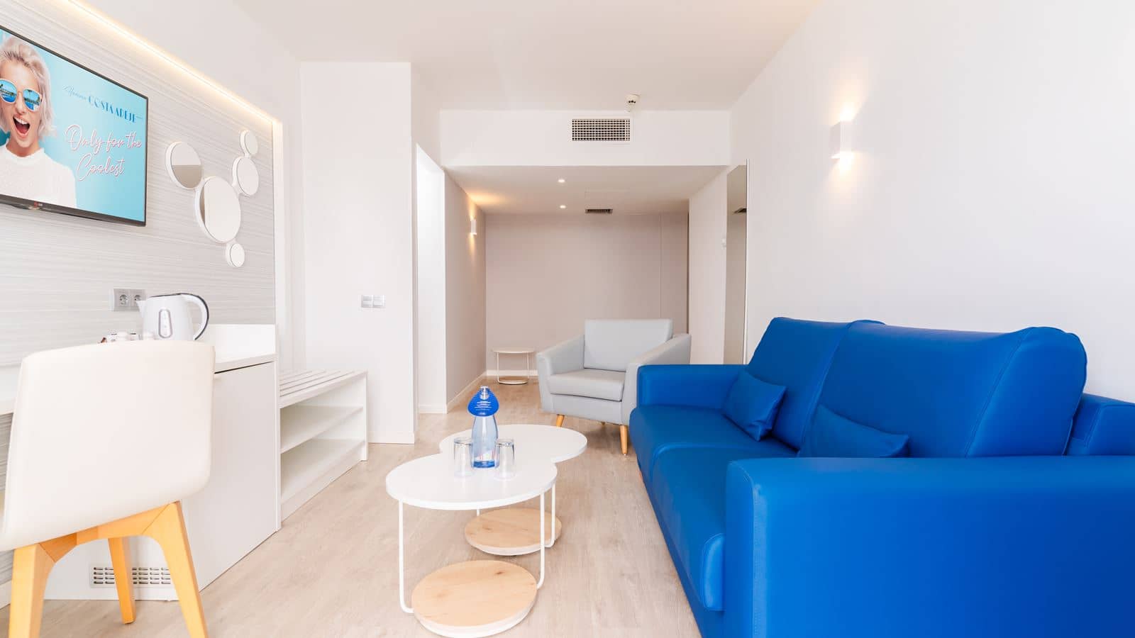 rooms-1-bedroom-superior-sea-view-suite-with-side-sea-view-and-balcony-suite-superior