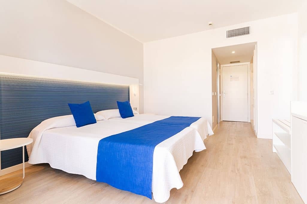 rooms-double-superior-room-with-balcony-before-comfort-room