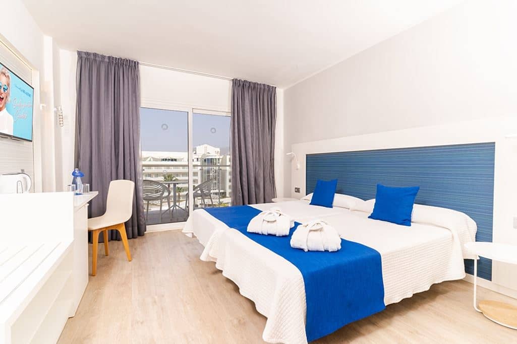 rooms-double-superior-single-use-room-with-balcony-before-comfort-room-for-single-use
