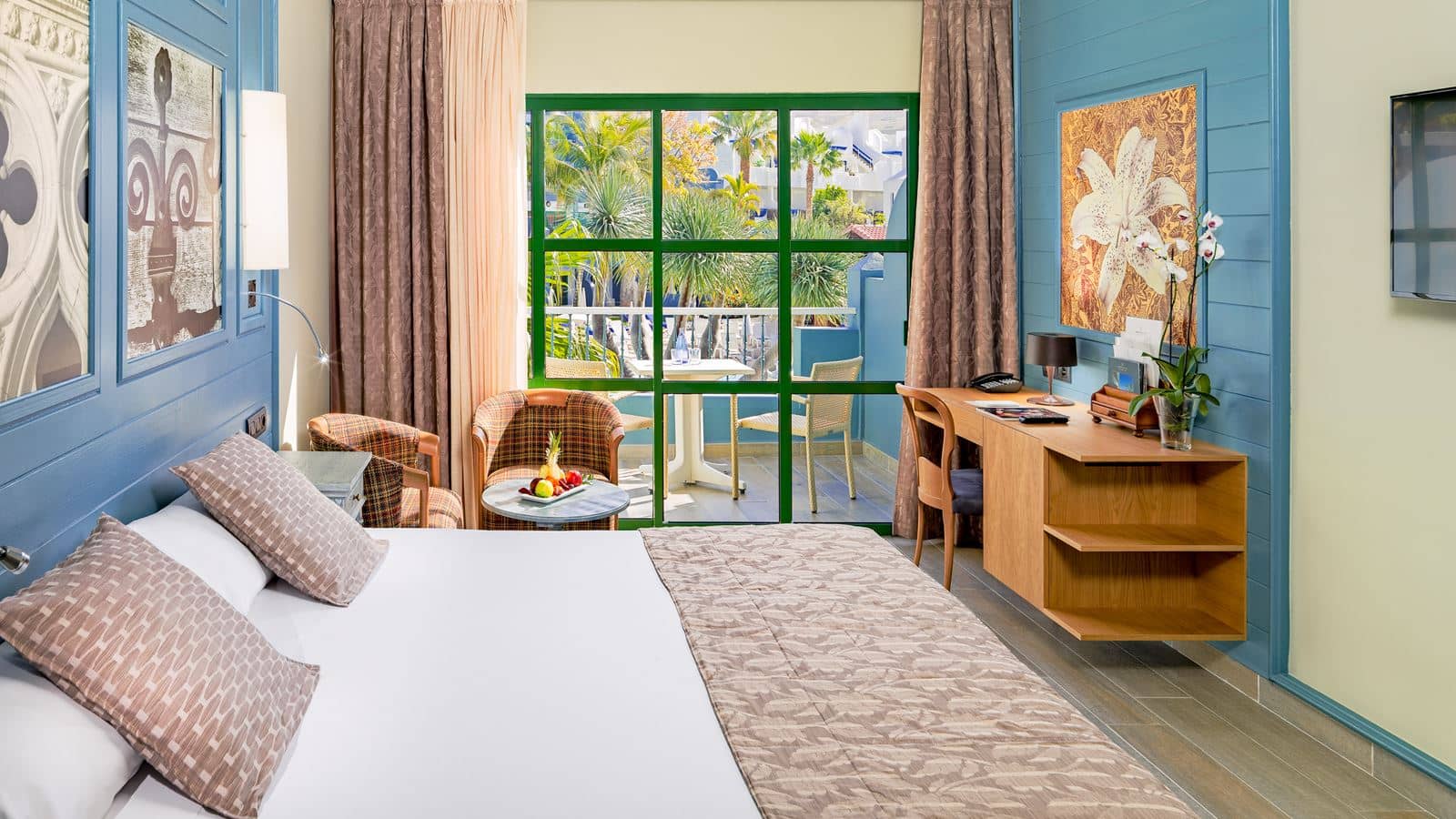 rooms-double-superior-pool-side-balcony