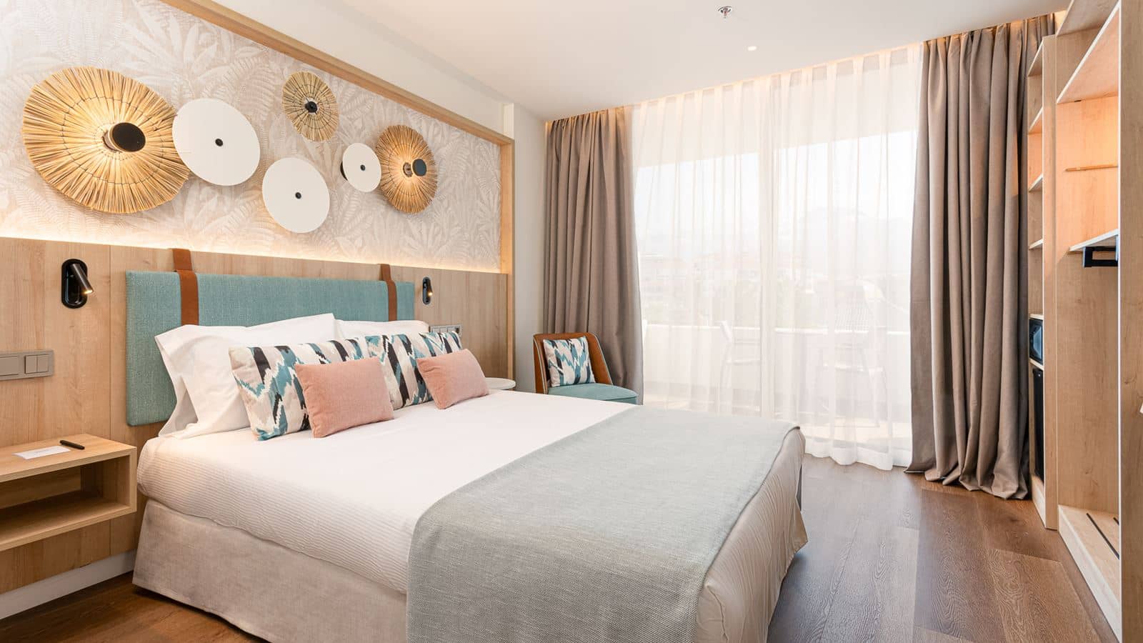 rooms-standard-twin-pool-view-with-balcony