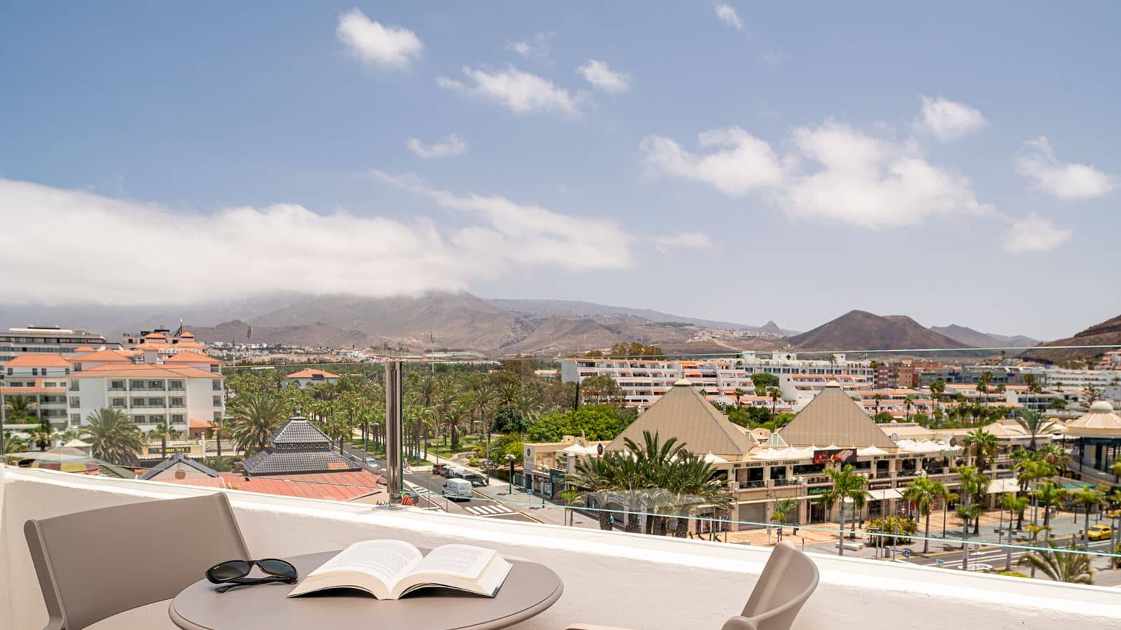 rooms-suite-mountain-view-with-balcony