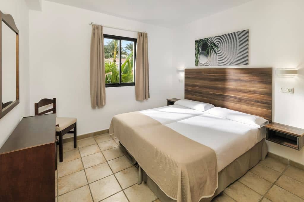 rooms-studio-pool-view