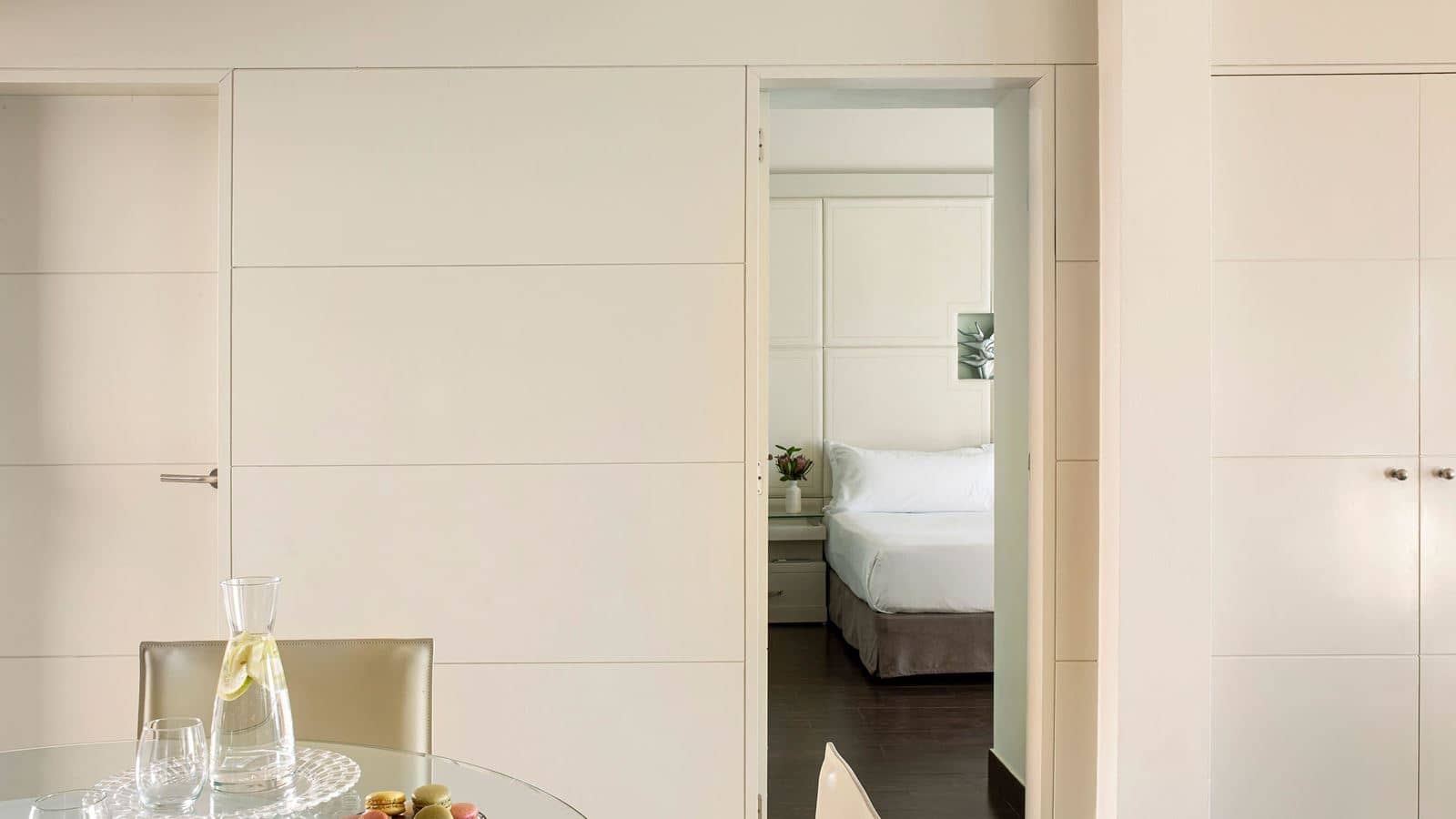 rooms-red-level--suite-partial-ocean-view